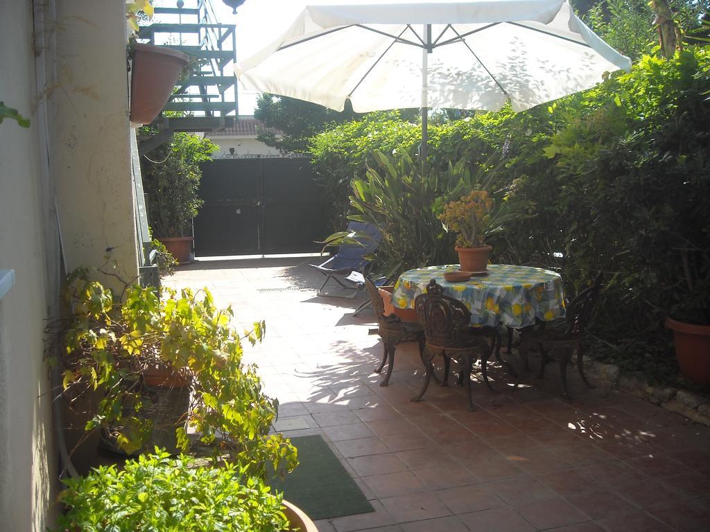 Apartment In A Villa A Mondello Exterior foto